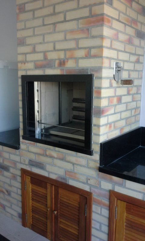 Elevatório de grelha com revestimento interno de refratário