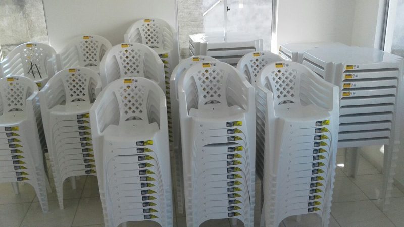 Mesas e cadeiras de PVC