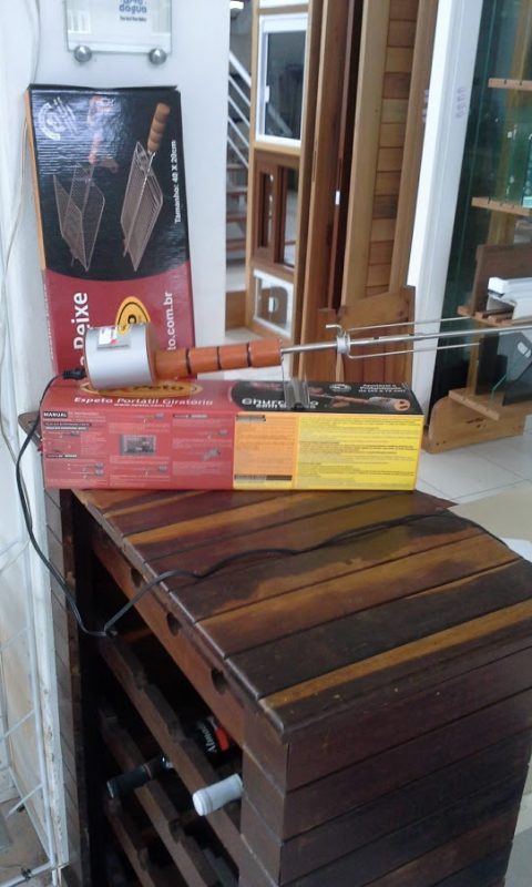 Espeto giratório portátil