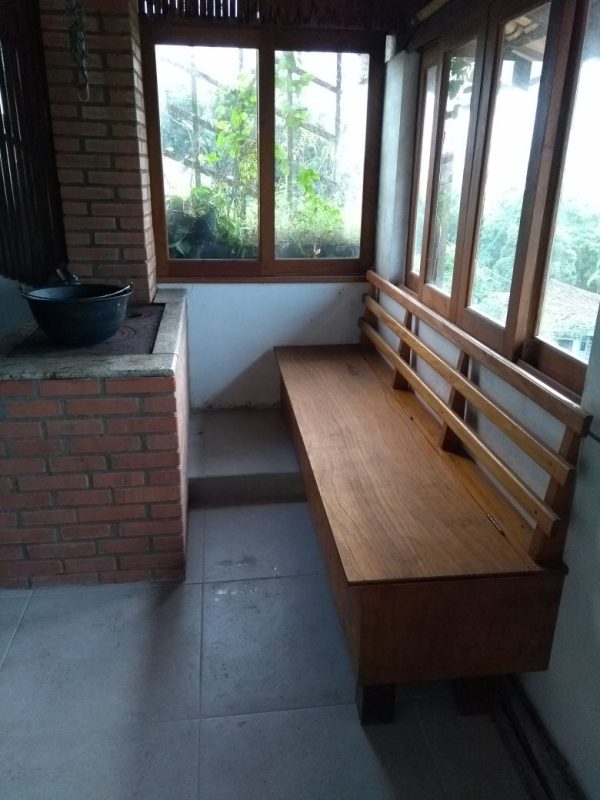 Banco para guardar Lenha e Carvão