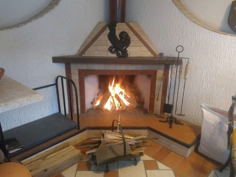 Lareira modular de canto