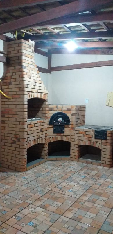 Churrasqueira com forno e fogão (3×1)