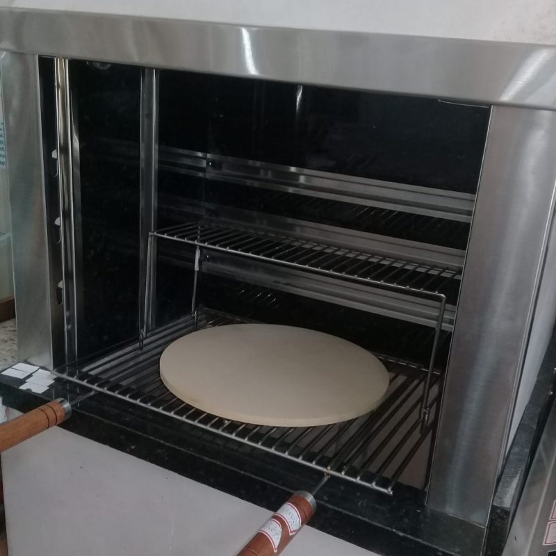 Pedra para pizza na churrasqueira